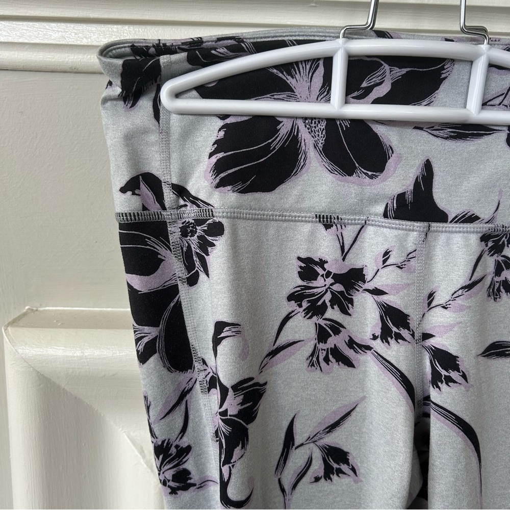 Athleta High Rise Magnolia Chaturanga Capri Leggings in Slate Grey Heather. - Picture 2 of 5